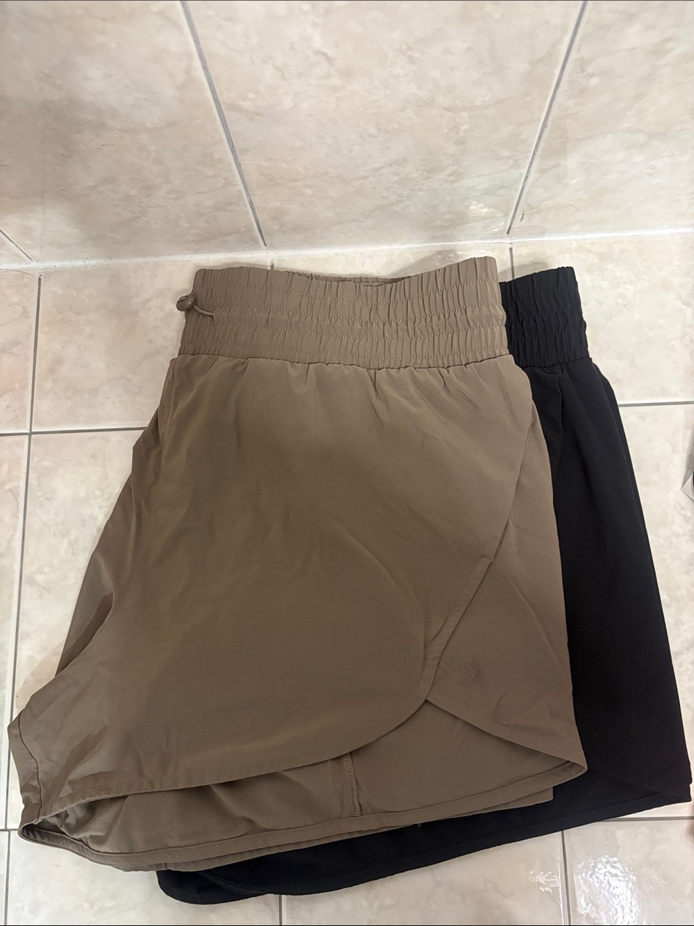 All in Motion Women’s Athletic Shorts Bundle (Tan & Black XXL 4” inseam)